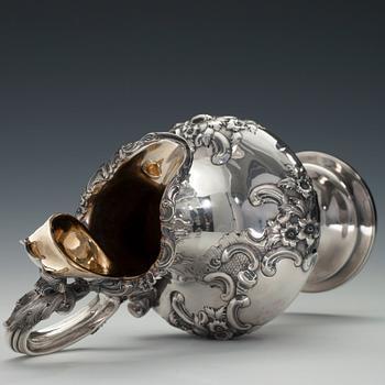 VIINIKANNU, sterling hopeaa. Edinburgh 1843. Korkeus 33 cm. Paino 916 g.