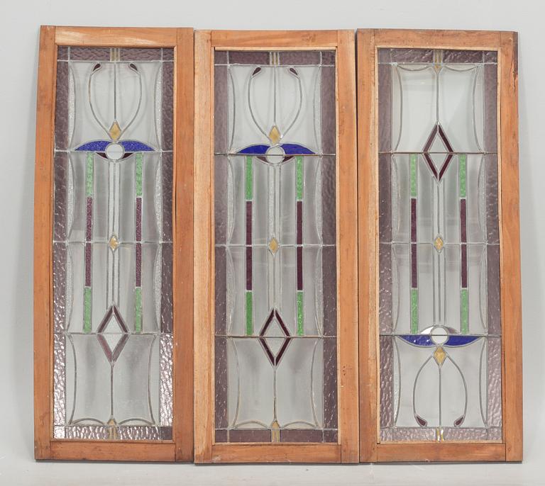 FÖNSTER, 3 st, Jugend, 1900-talets första hälft.