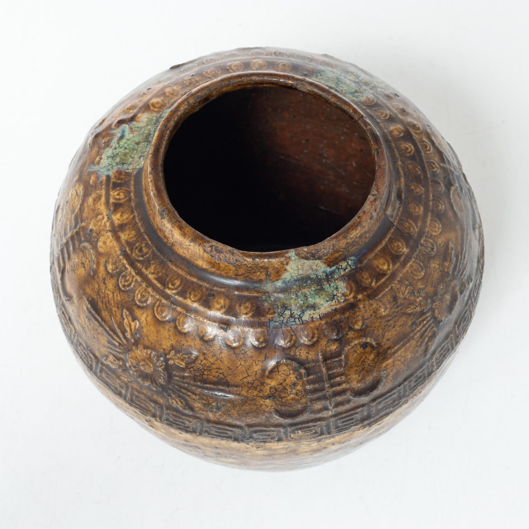 A glazed jar, Southeast Asia, 17th century.