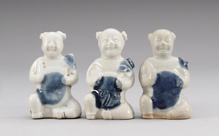 FIGURINER, tre stycken, porslin. Qing dynastin.