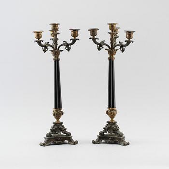 KANDELABRAR, 1 par, patinerad brons, senempire, 1800-talets mitt.
