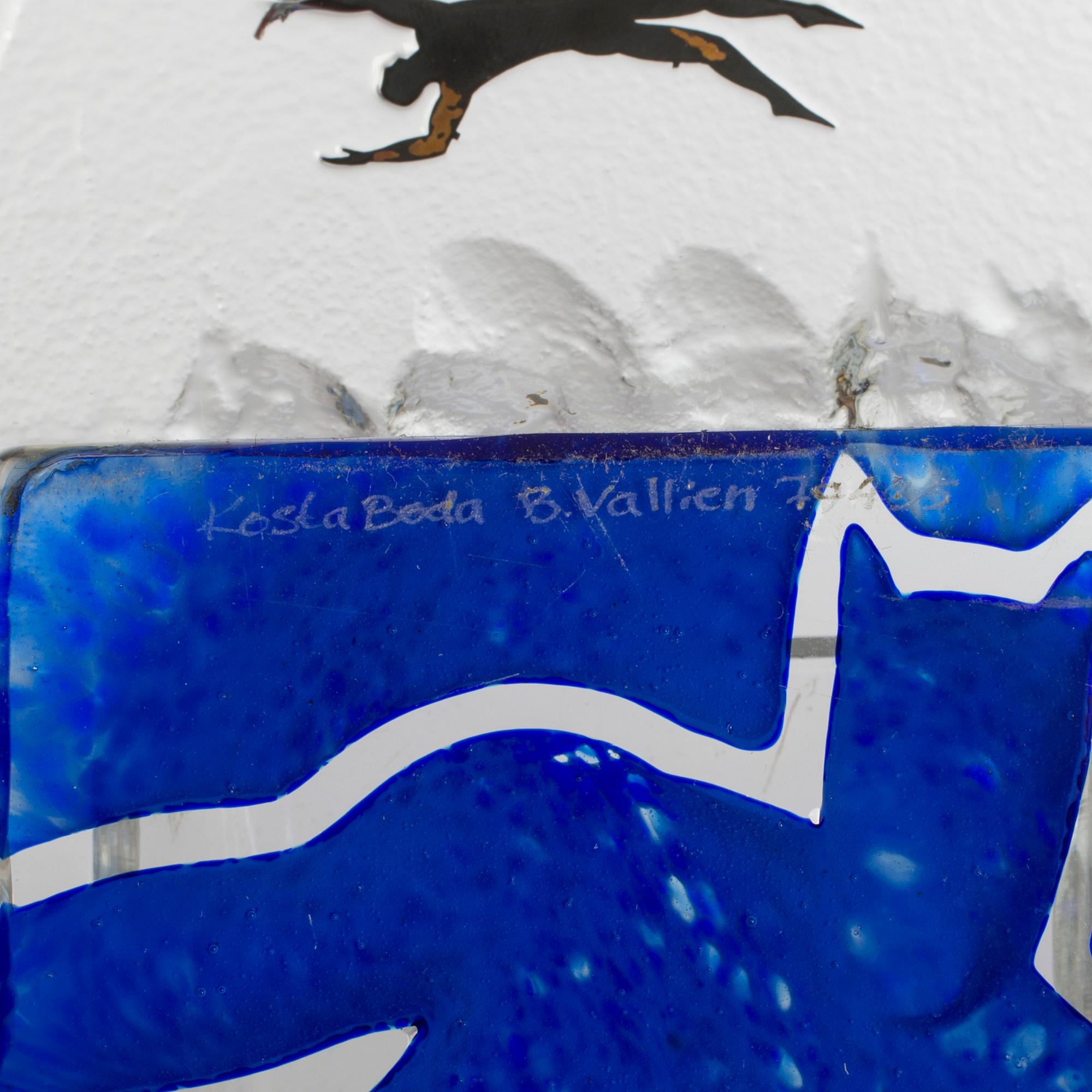 BERTIL VALLIEN, plate, glass, signed, Kosta Boda.