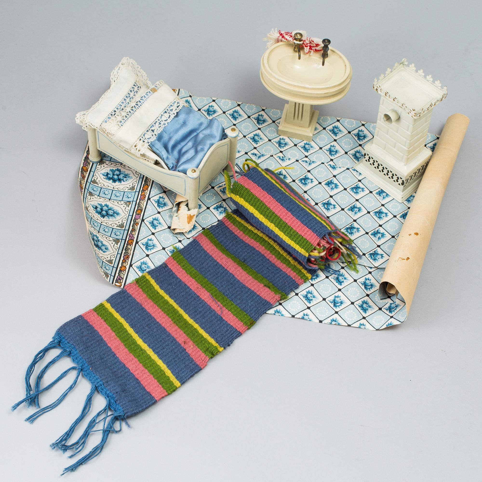 Dollhouse furniture and accessories. Early 20th century..