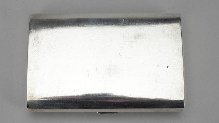 CIGARETTETUI, silver, Moskva 1899-1908. Vikt 250,5 g.