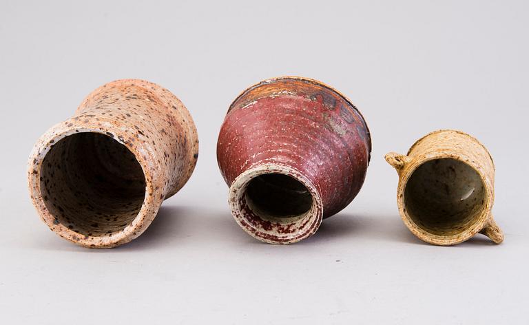 RAIJA TUUMI, maljakoita, 3 kpl, samottia, signeerattu  ARABIA, RT -61, 1970, 1972.