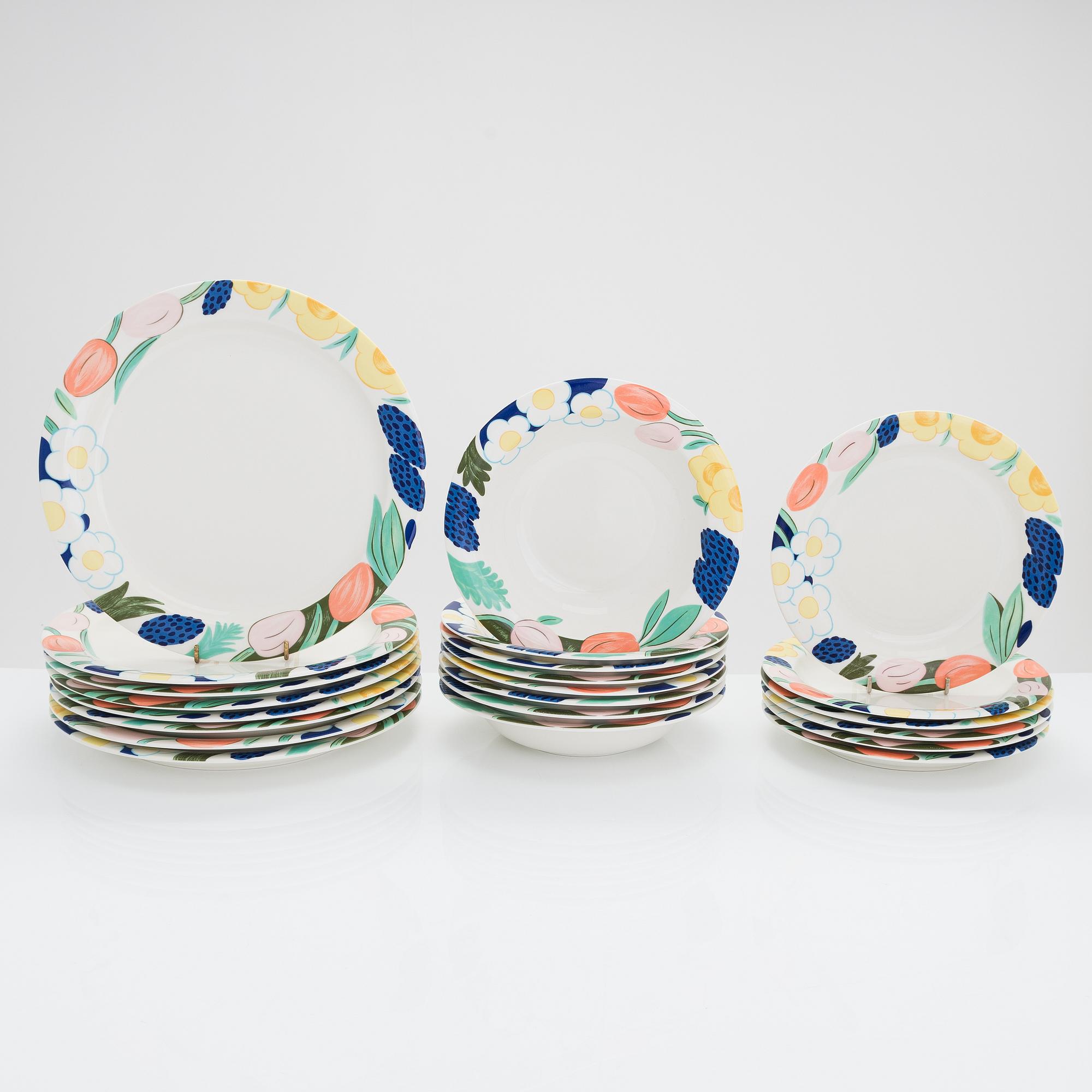 Inkeri Leivo and Dorrit von Fieandt, a 32-piece 'Arctica Poetica' porcelain tableware set, Arabia 1990s.