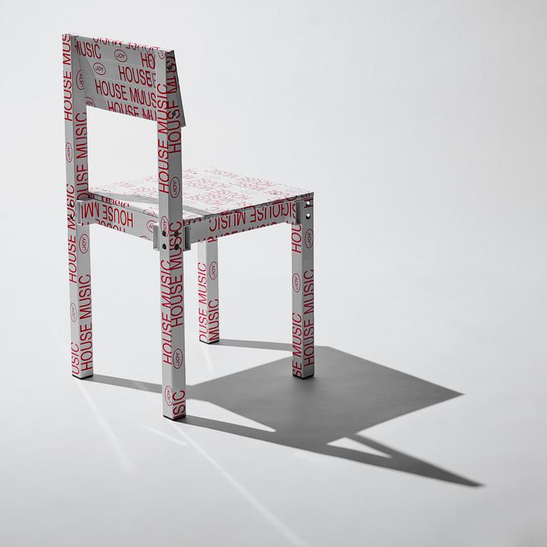 Fredrik Paulsen, a unique chair, "Chair One, Knuckles Chuckles", JOY, 2024.