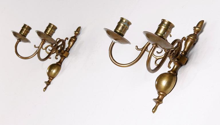 LJUSKRONA SAMT APPLIQUER, ett par, mässing, barockstil, 1900-tal. H 23-41.