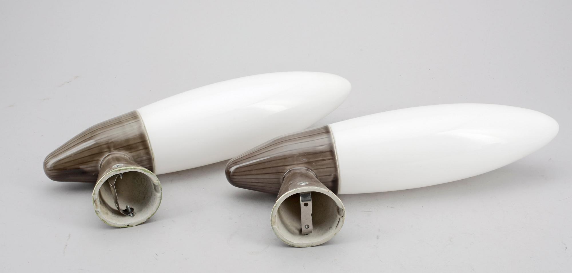 VÄGGLAMPOR, porslin/glas, 1950-tal.