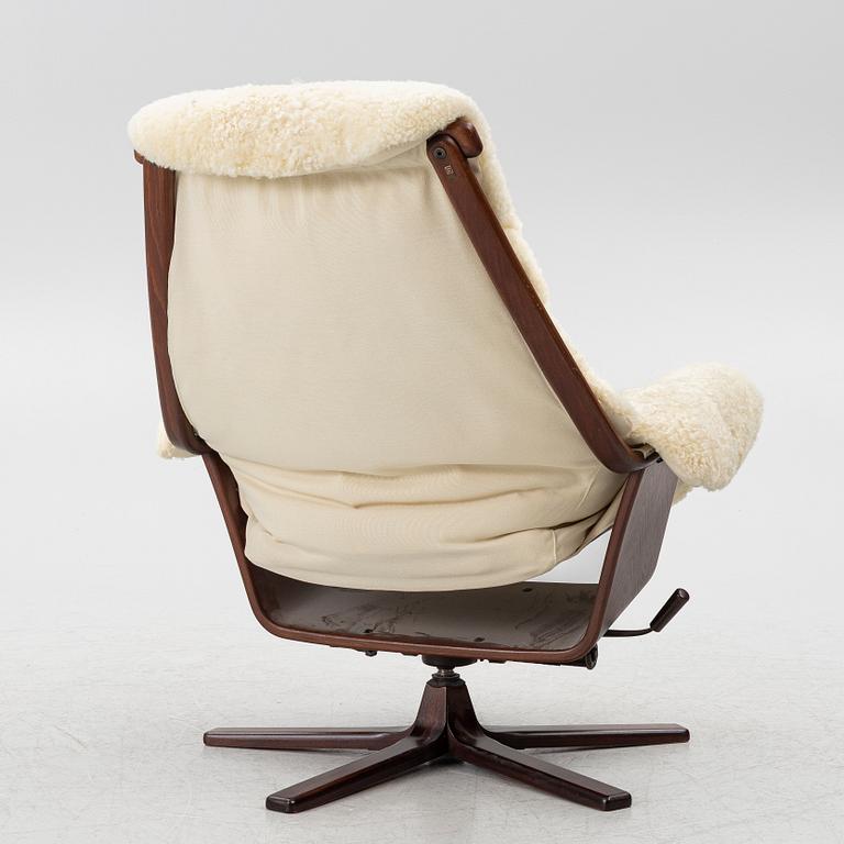 A swivel armchair, Göte Möbel, second half of the 20th century.