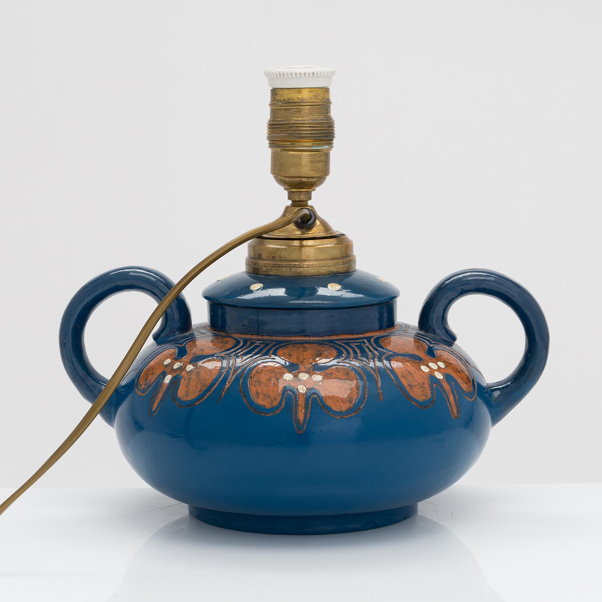 Alfred William Finch, an oil lamp bow, around 1900 by Iris Finland.