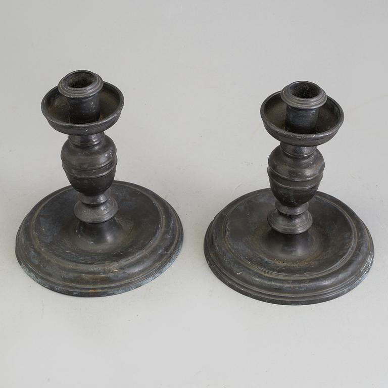 A PAIR OF BARQUE PEWTER CANDLESTICKS, 17th/18th century.