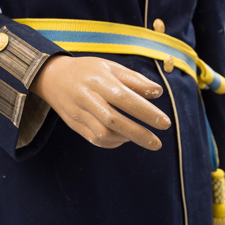 A mannequin with a Swedish military uniform m/1886 for officer of Värmland Regiment.
