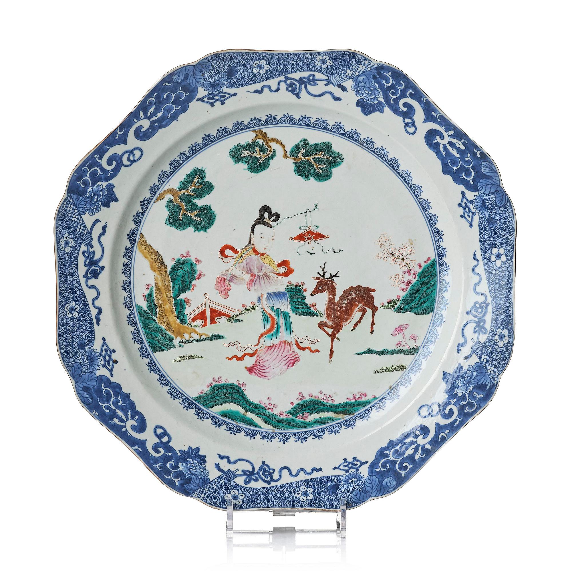 A famille rose serving dish, Qing dynasty, Qianlong (1736-95).