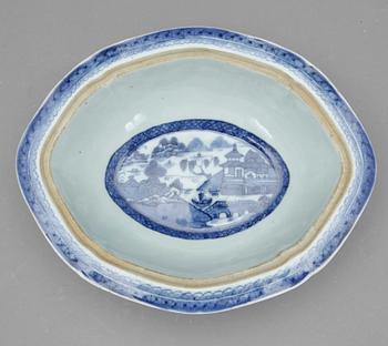 KAROTT, porslin, Kina, Jiaqing (1796-1820).