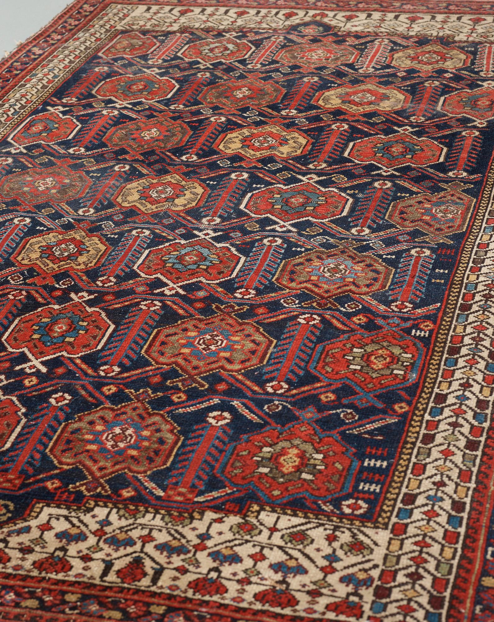 SEMI-ANTIQUE KURDISH probably. 176 x 121 cm (as well as approximitley 6-7 cm patterned flat weave at each end).