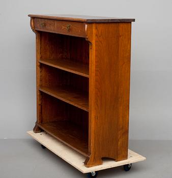 BOKHYLLOR, 2 st, jugend 1900-talets början.