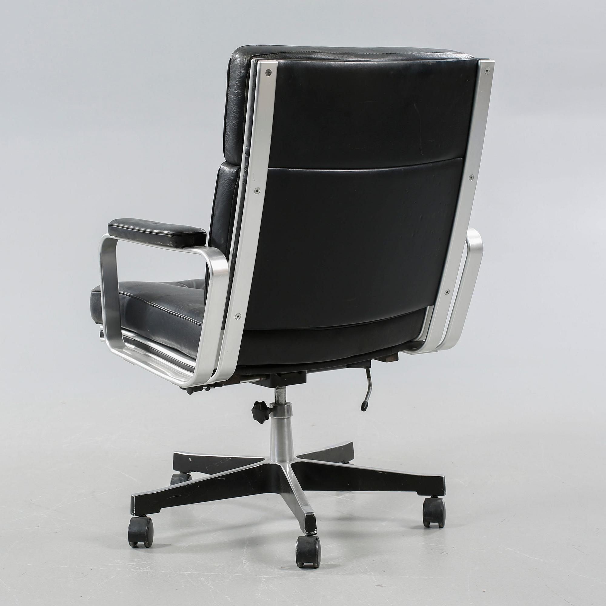 A 1970/80s office chair by Karl Erik Ekselius.