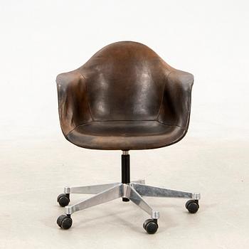 Charles & Ray Eames, PACC armchair by Vitra, second half of the 20th century.