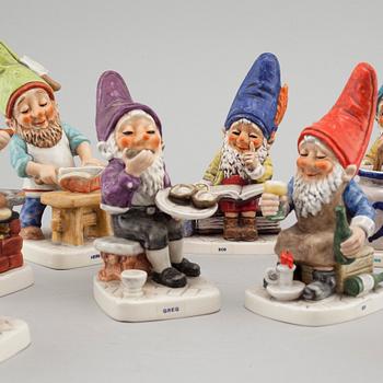A set of 9 porcelain Goebel figurines, Germany.
