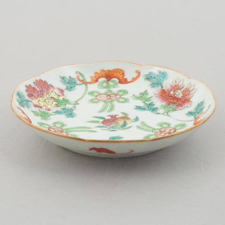 A set of four porcelain pieces, China, 19th/20th century.