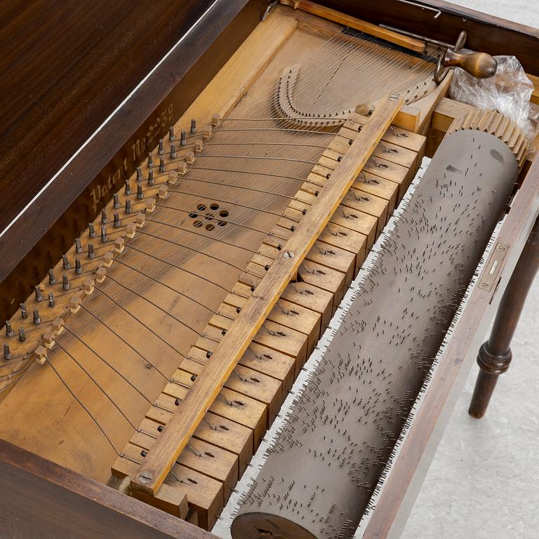 Spelbord med speldosa/verk, 1800-tal.