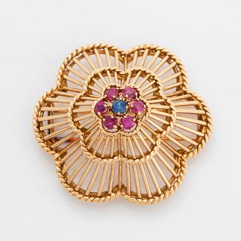 En brosch och ett par örhängen 18K guld med blå och rosa safirer.