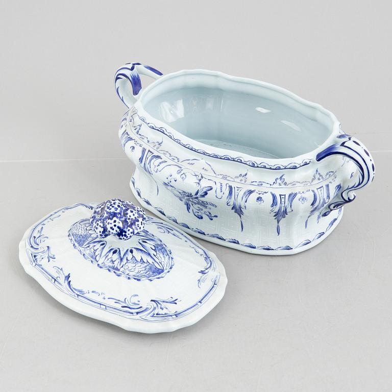 Servisdelar, 10 st, porslin, efter original från 1758, Rörstrand, 1976.