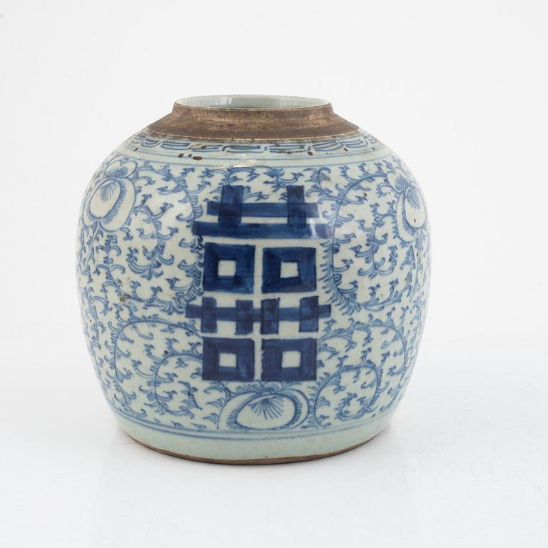 Ten blue and white porcelain pieces, China, 18th-20th century.