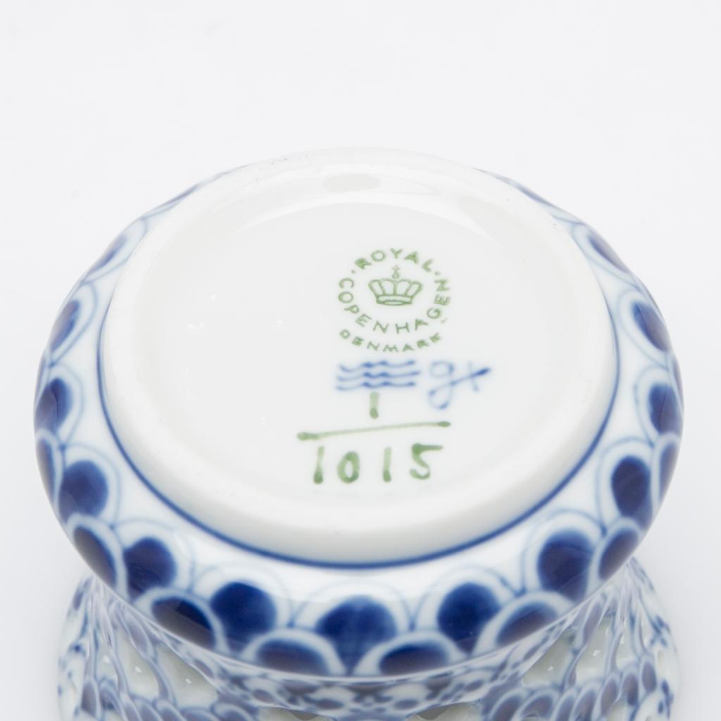 Royal Copenhagen, Service pieces, 20 pieces, porcelain, "Musselmalet helblond and halvblond", Denmark.