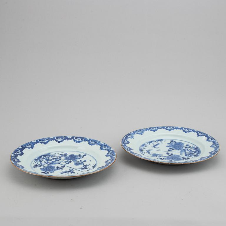 A pair of blue and white dishes, Qing dynasty, 18th Century.