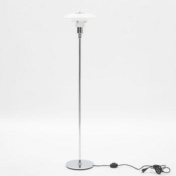 Poul Henningsen, golvlampa, "PH 3 1⁄2-2 1⁄2", för Louis Poulsen, Danmark.