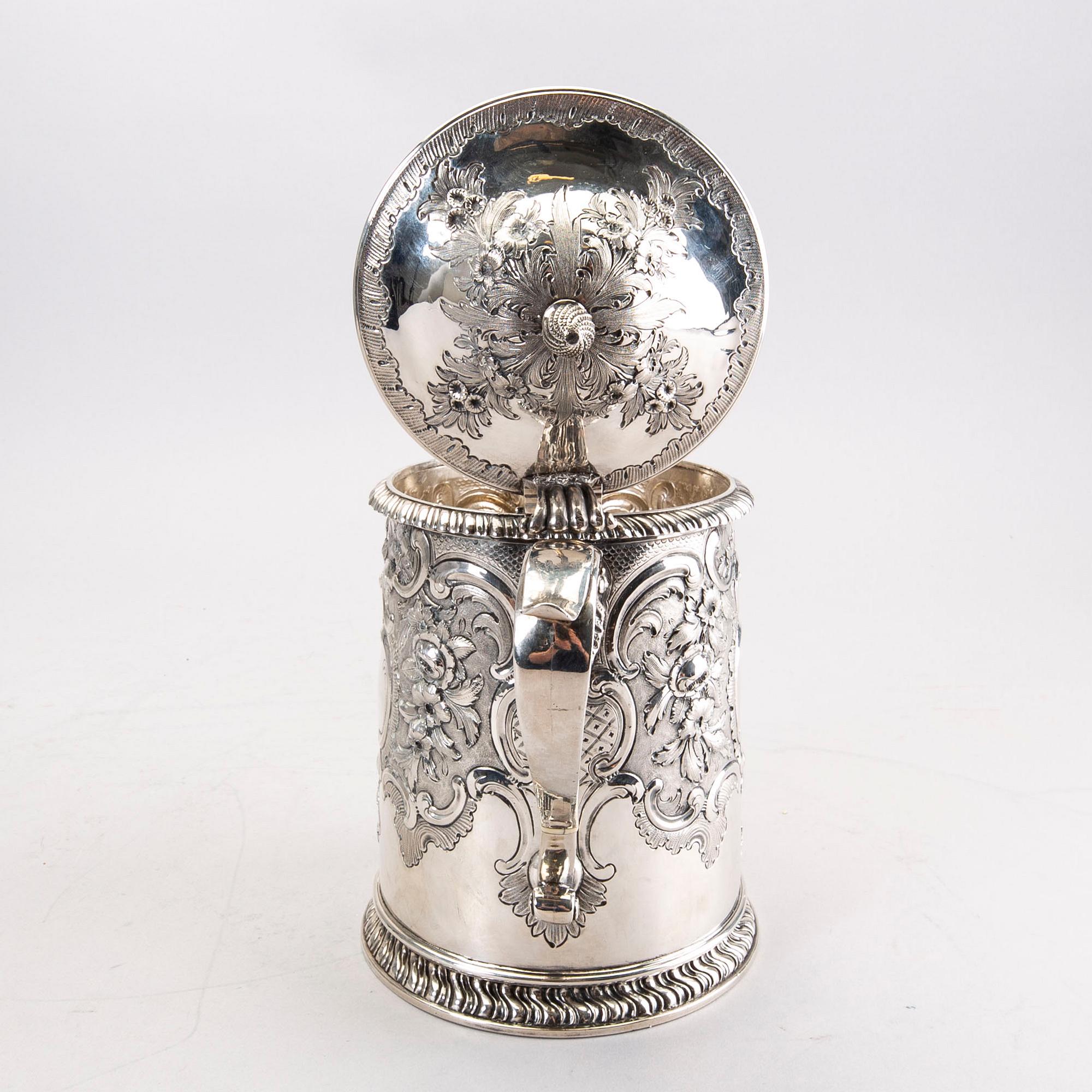 A Scottish silver jar, Edingburgh 1773, unidentified maker's mark.
