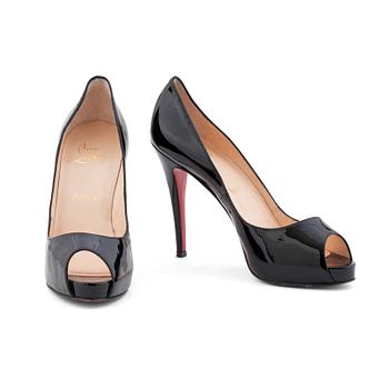 CHRISTIAN LOUBOUTIN, a pair of black patent leather pumps.