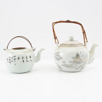 A set of four Chinese tea pots, 20th century.