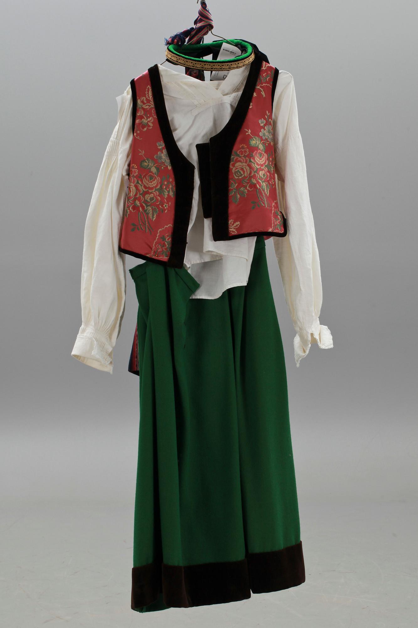 HÄRADSDRÄKT, Luggude, stlk ca 40-42.