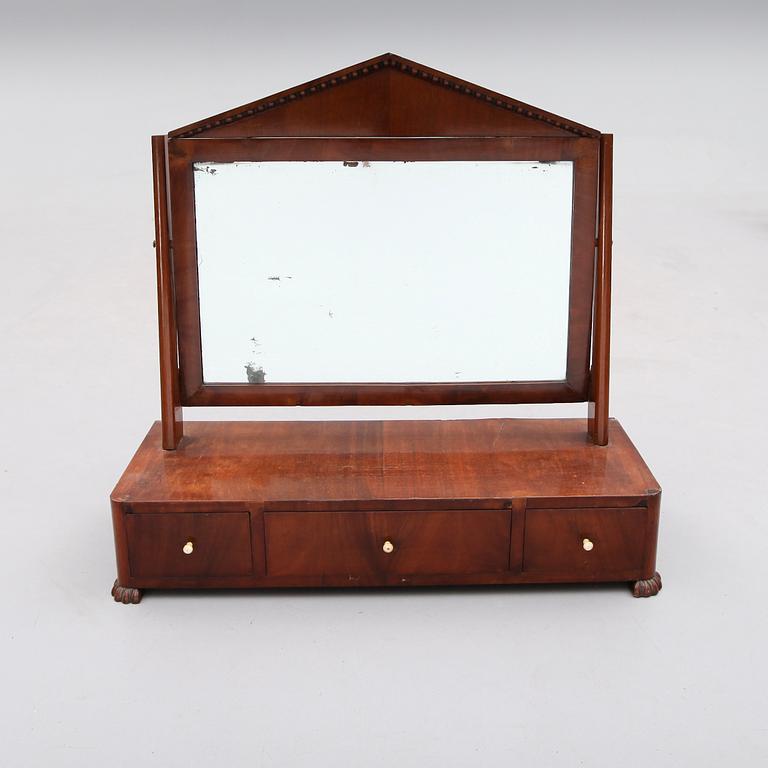 TOILETTESPEGEL, Karl Johan, 1800-talets mitt.