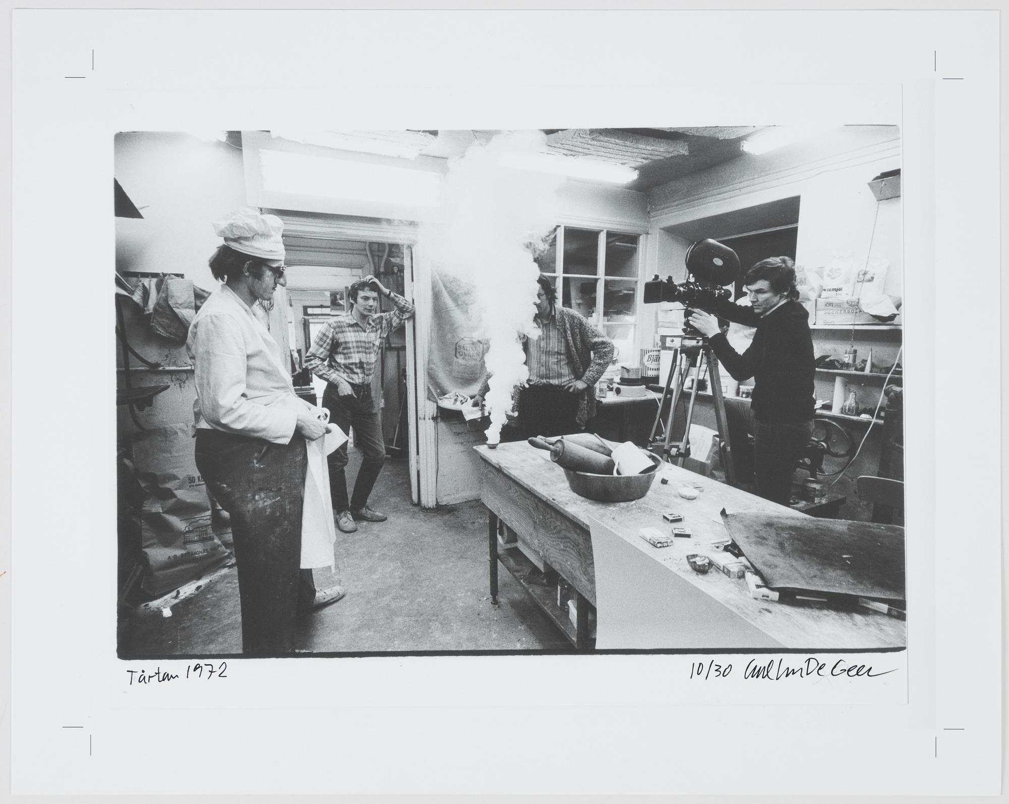 Carl Johan De Geer, fotografi, signerat 10/30.