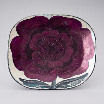 BIRGER KAIPIAINEN, A CERAMIC DISH. Red flower. Signed Kaipiainen, Arabia. 1970s.