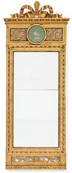 987. A late Gustavian mirror.