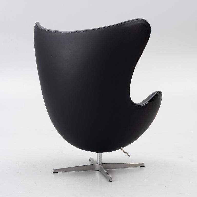 Arne Jacobsen, a 'The Egg' armchair, Fritz Hansen, Denmark, late 20th Century.
