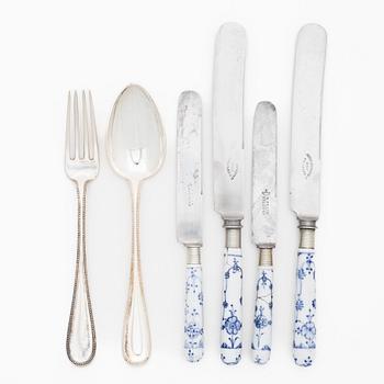 Bestickservisdelar, 37 st, silver samt porslin, "Musselmalet" och rostfritt stål,  bl.a. P. Hertz, Danmark 1926.
