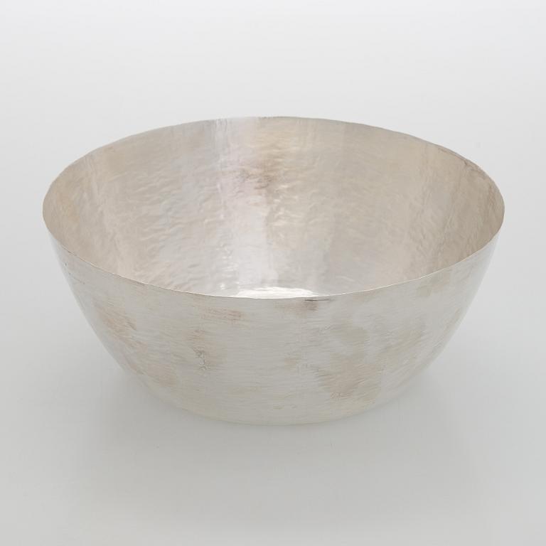 Tapio Wirkkala, a silver 'TW 243' bowl, Kultakeskus, Hämeenlinna 2007.