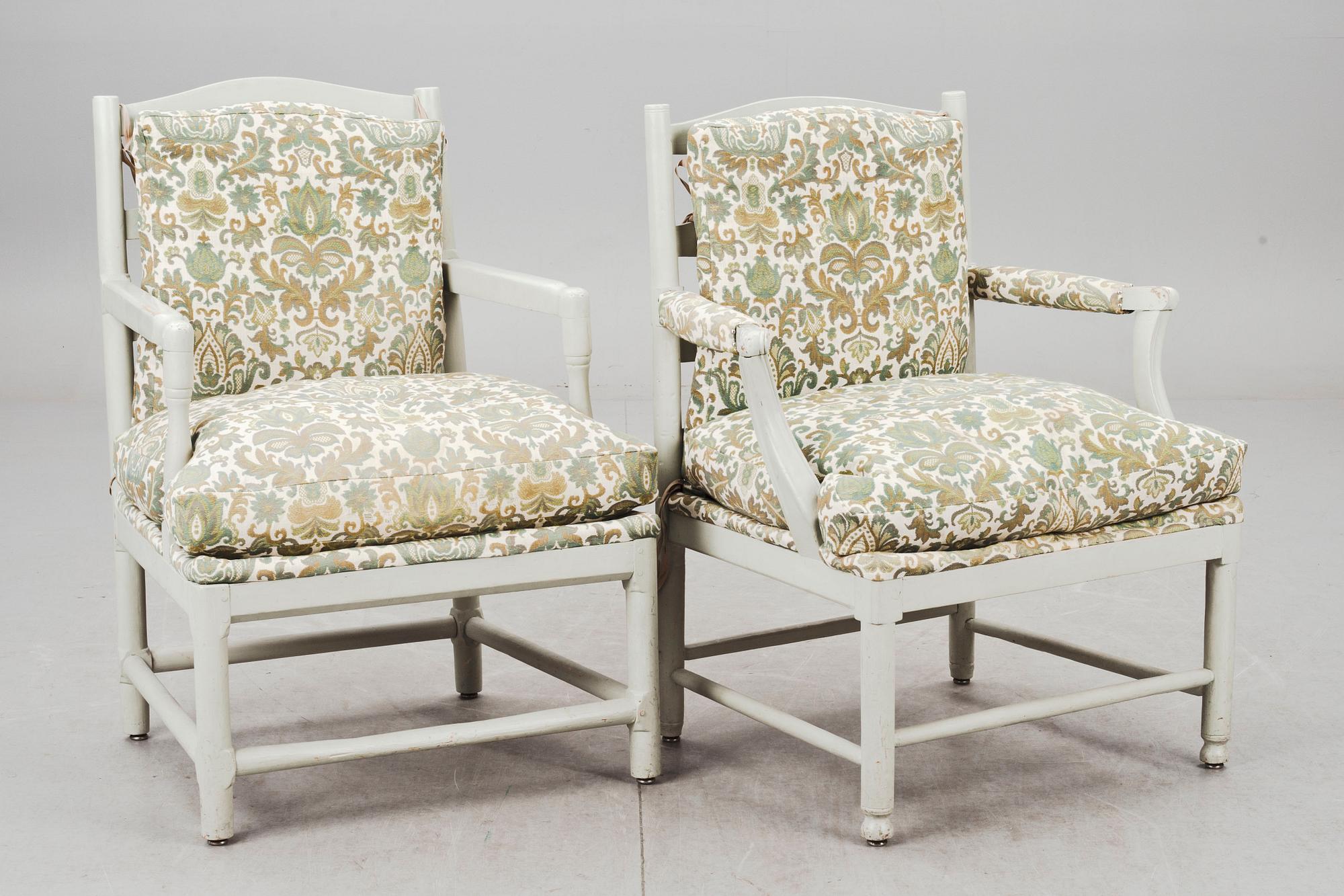 FÅTÖLJER, 2 st, snarlika. Gripsholmsmodell. 1800-tal.