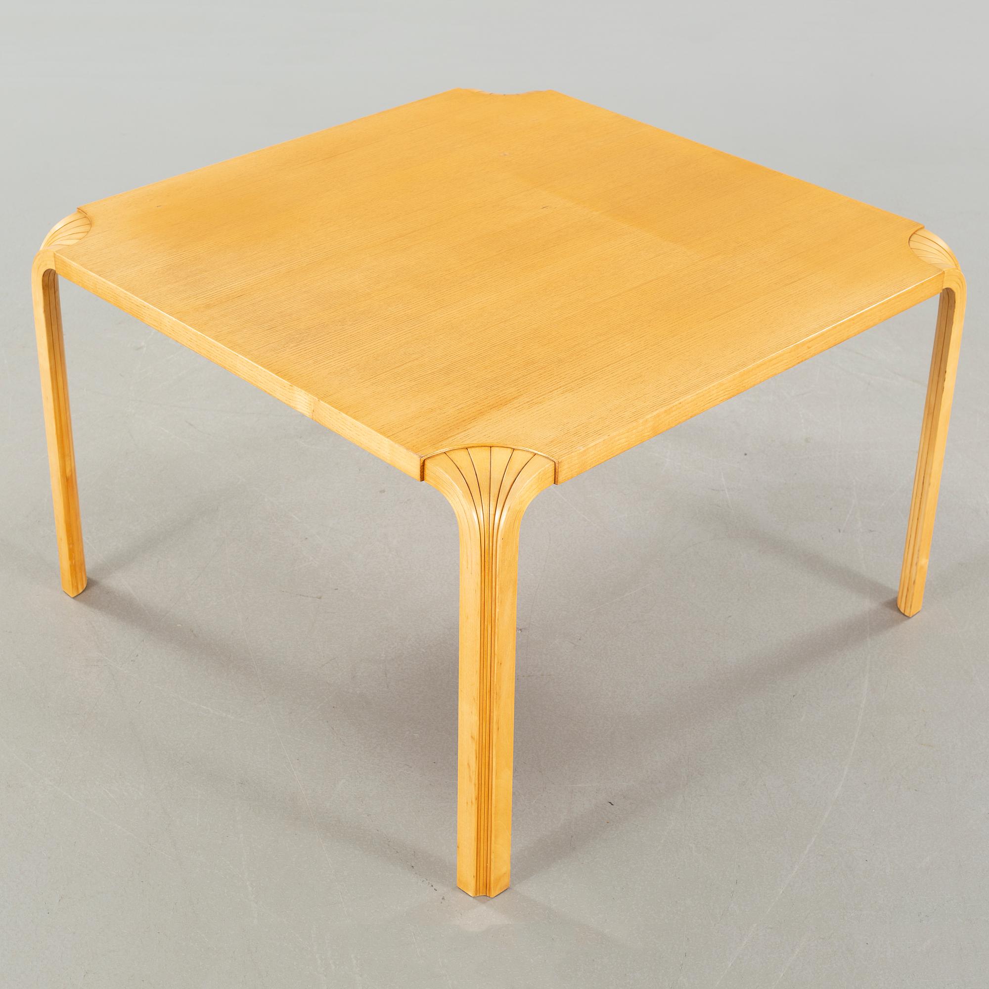 ALVAR AALTO, bord, modell "MX800B", Artek, 1900-talets andra hälft.