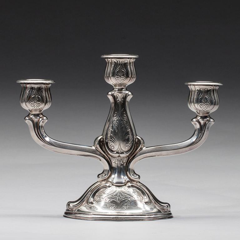 LJUSSTAKE FÖR TRE LJUS, silver, Kultakeskus, Tavastehus 1973. Totalvikt 389 g.