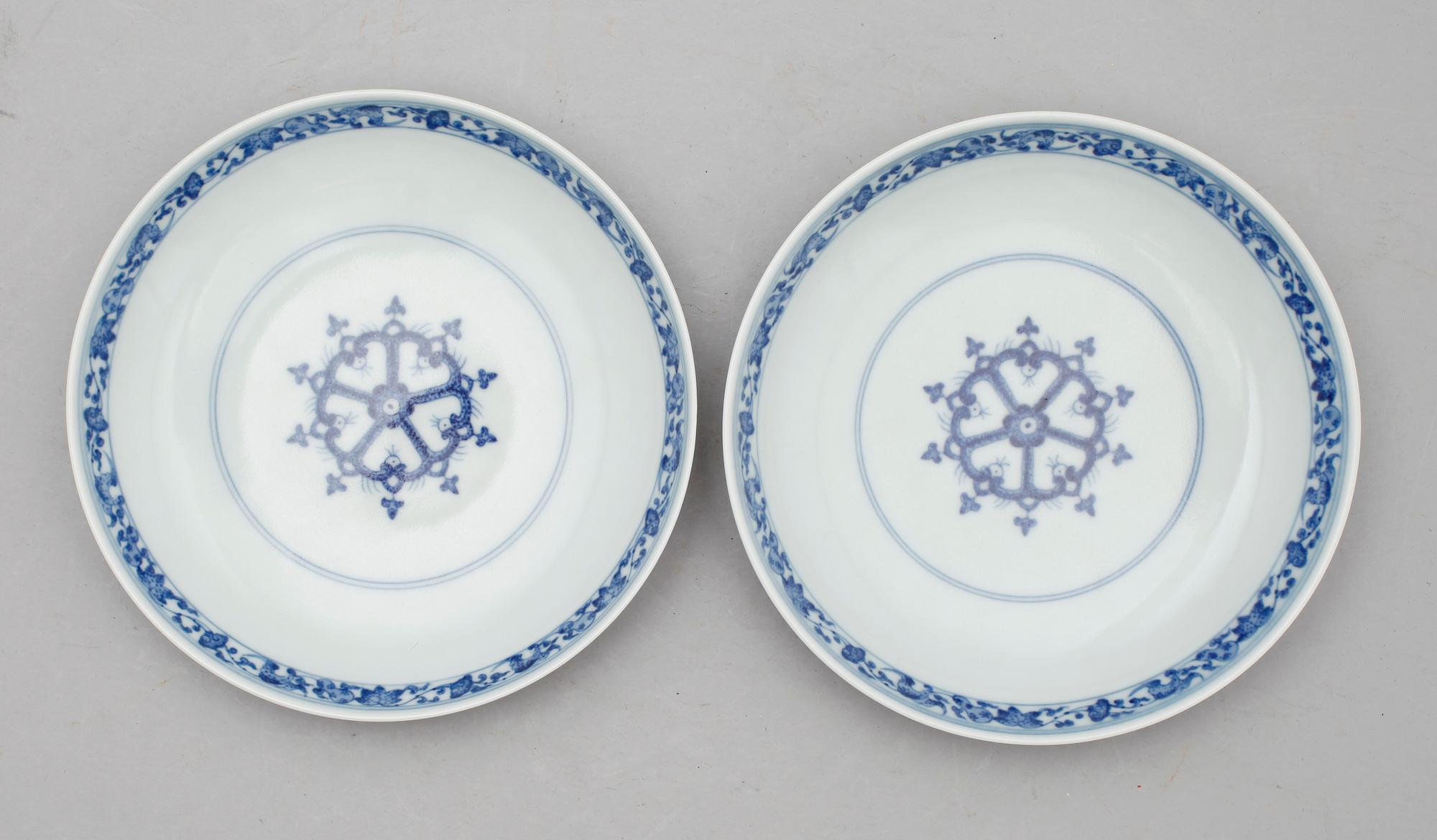 SKÅLAR, 1 par, porslin, Kina, 1900-talets andra hälft.