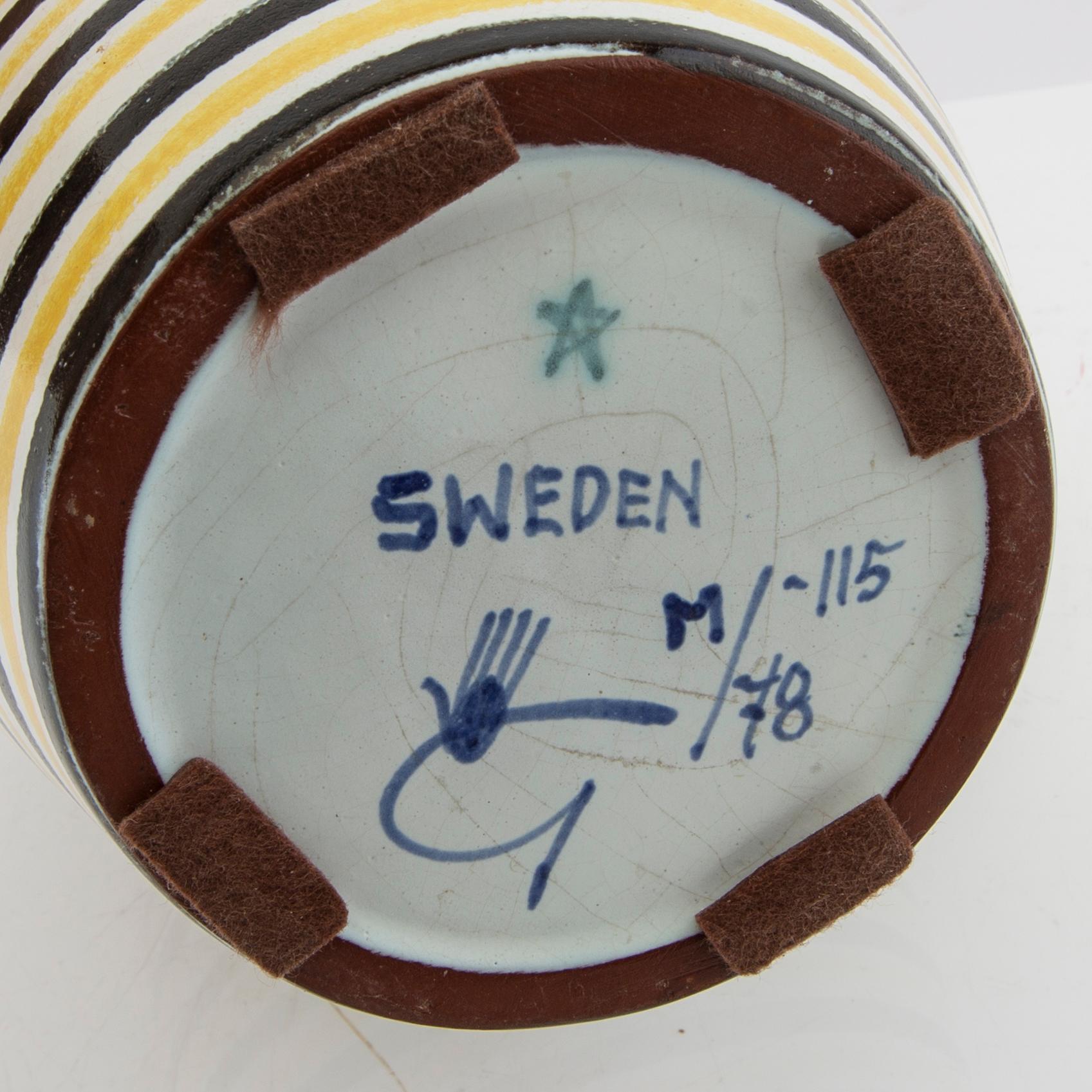 Stig Lindberg, vas/kanna signerad Gustavsbergs studio fajans 1900-talets mitt.