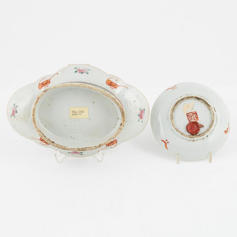 Two Chinese porcelain dishes, around the year 1900.