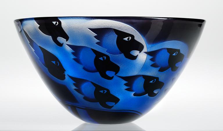 A Bertil Vallien glass bowl, Kosta, Sweden 1982.